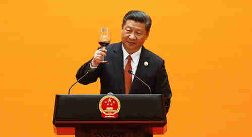 Chinese President Xi Jinping makes a toast at the beginning of the welcoming banquet at the Great Hall of the People during the first day of the Belt and Road Forum in Beijing, China, May 14, 2017 (Reuters)