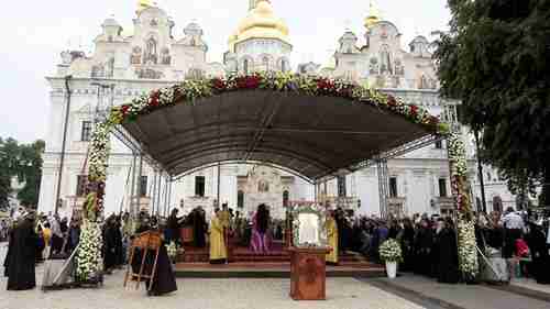 The Pechersk Lavra church in Kiev must now change its allegiance from Moscow to Kiev. There are fears that this struggle will lead to violence. (Sputnik)