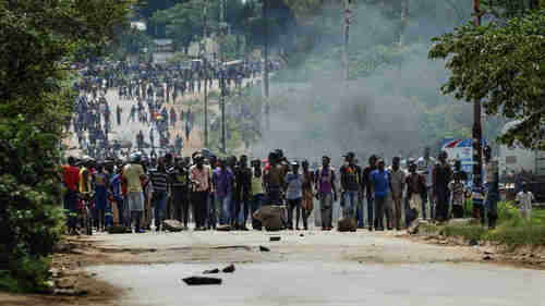 Angry protesters block highway in Zimbabwe (AFP)